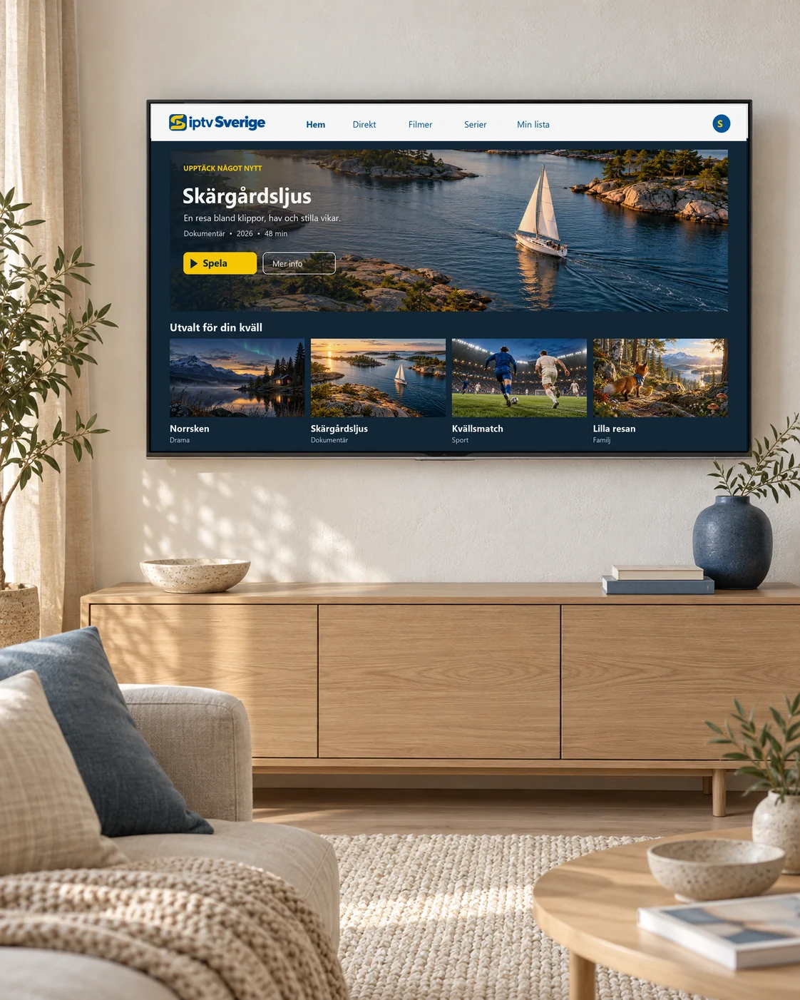 Tv med streamingmeny ovanför en tv-bänk i ek i ett ljust vardagsrum